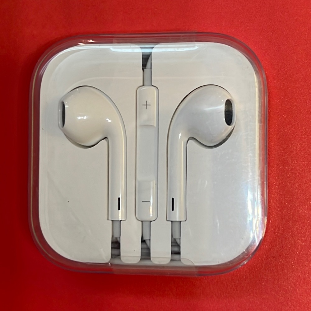 Apple Earpod Headphones Wired
White Brand New Sealed